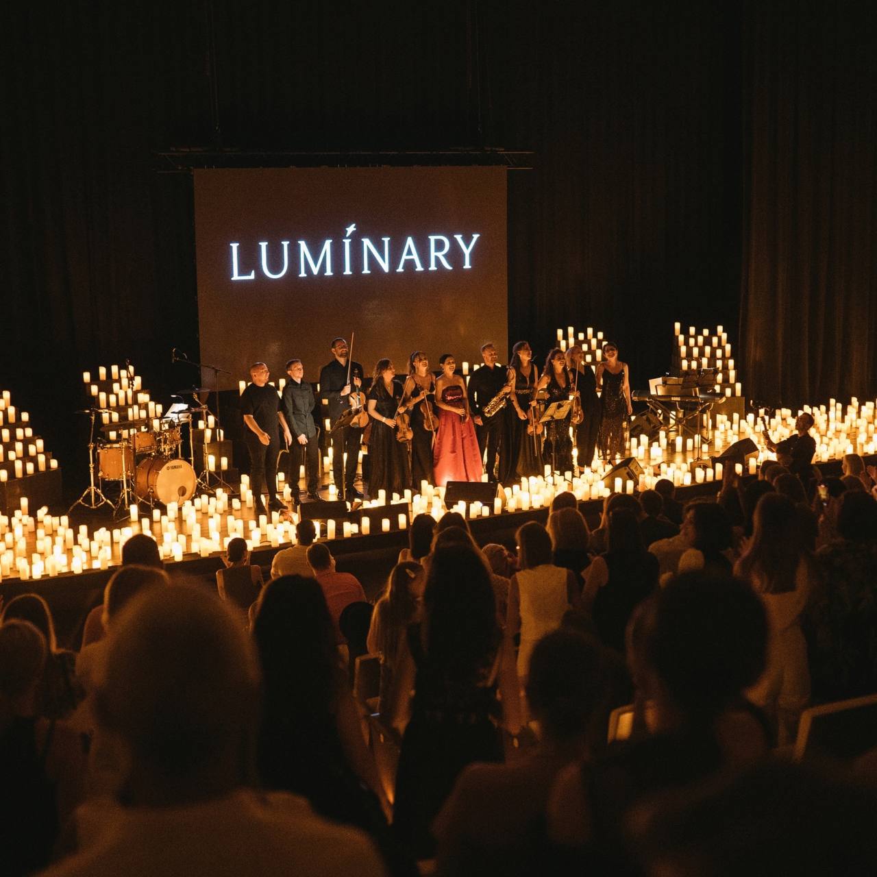 Устрой необычное свидание для себя ✨
 
@luminary.show это невероятная атмосфера в окружении 1000 свечей, приглушенный свет, романтика и живая музыка